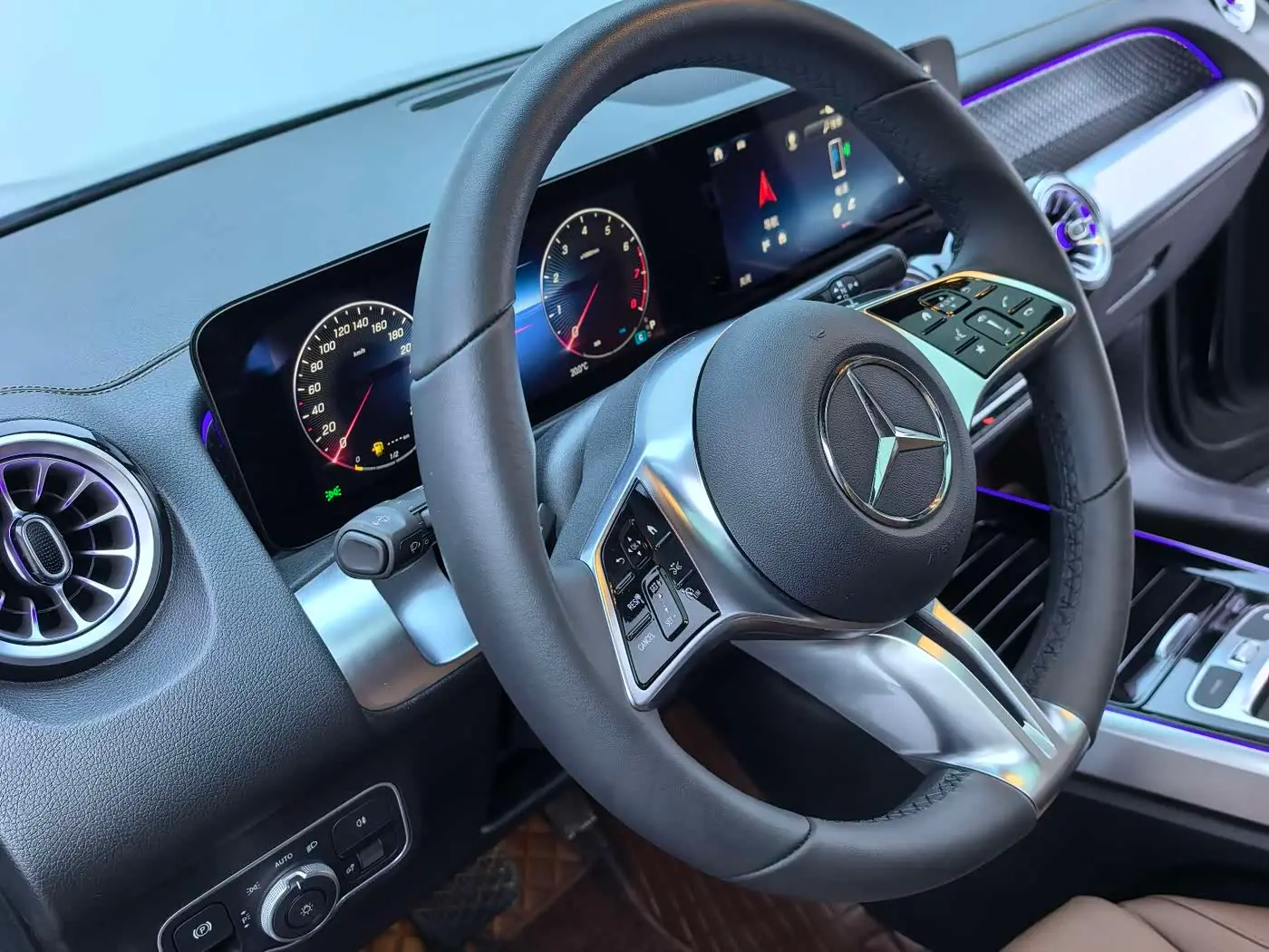 Mercedes-Benz GLB 2024 — Фото 10/17