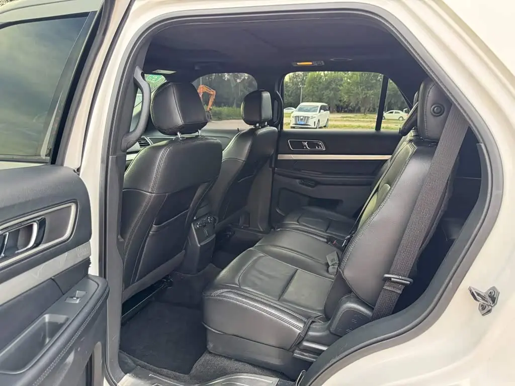 Ford Explorer 2017 — Photo 16/20