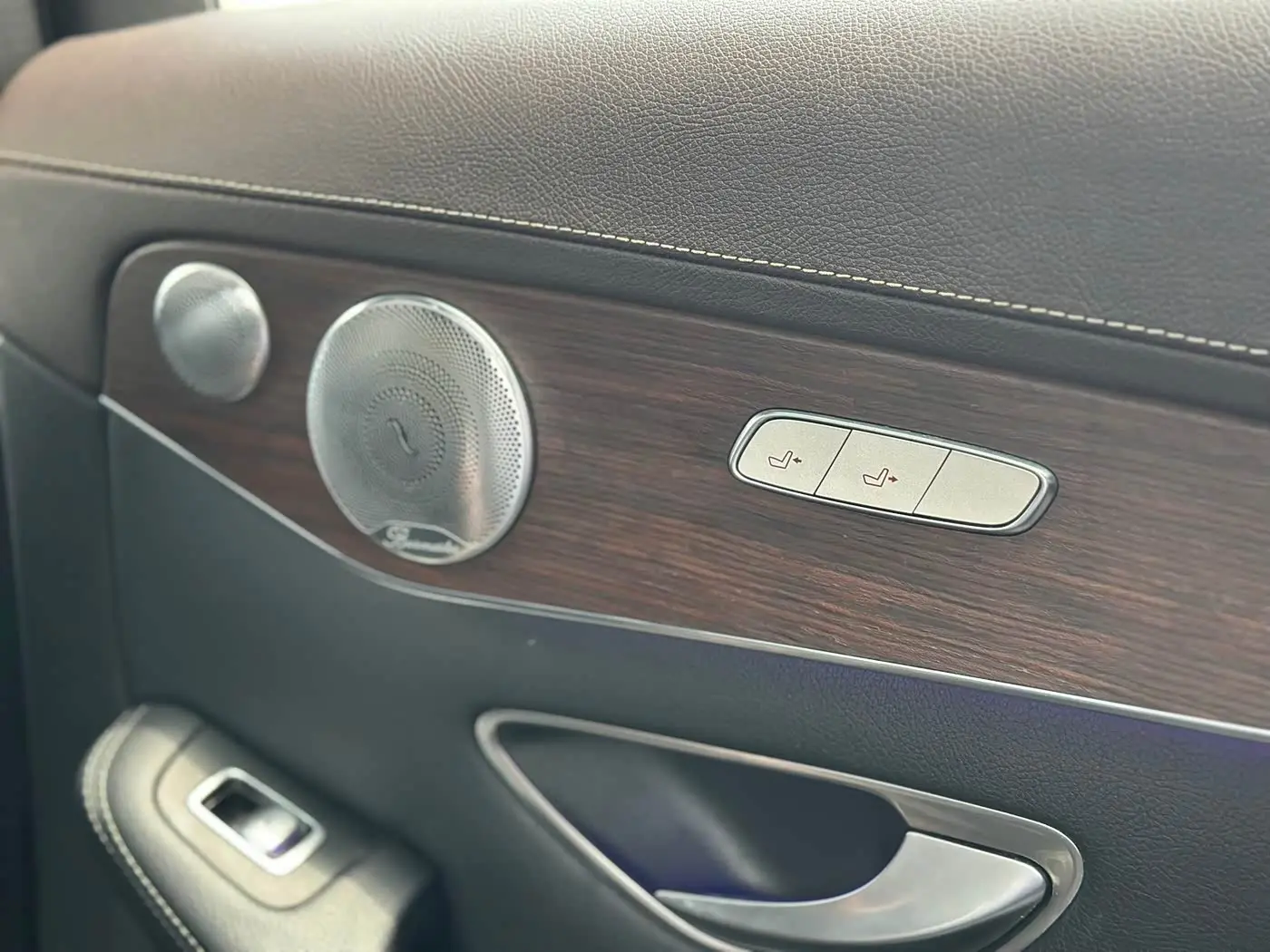 Mercedes-Benz GLC 2020 — Photo 18/20