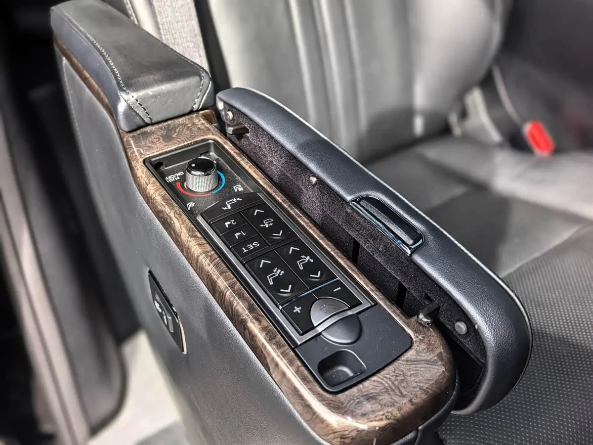 Toyota Alphard 2023 — Photo 14/20