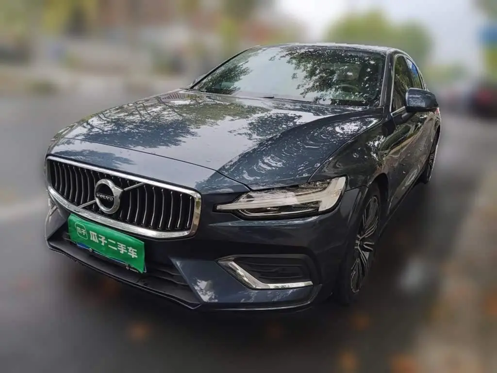 Volvo S60 2022 — Фото 1/20