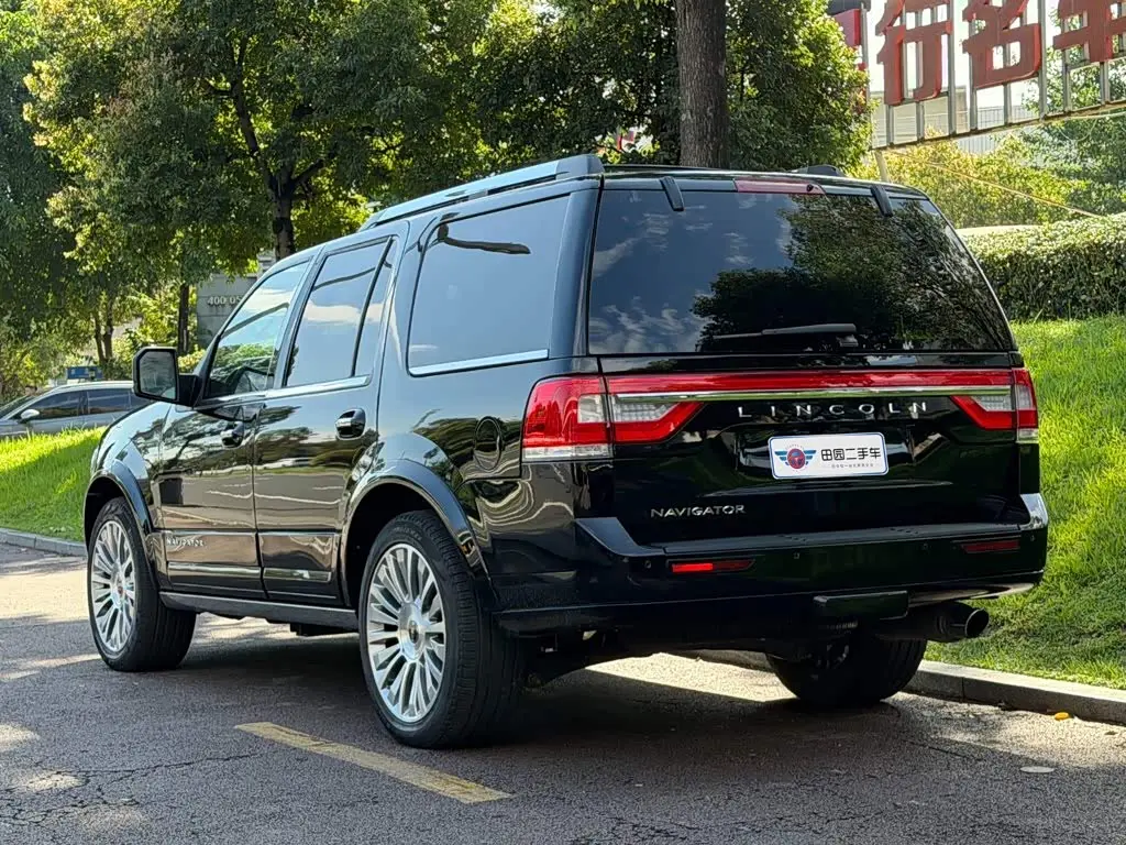 Lincoln Navigator 2018 — Photo 4/14