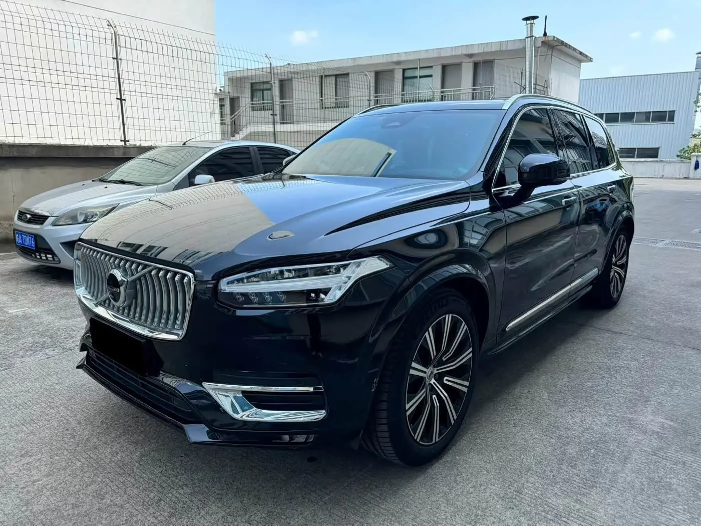Volvo XC90 2023 — Фото 1/9
