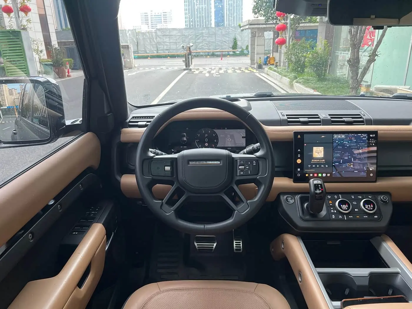 Land Rover Defender 2025 — Photo 9/17