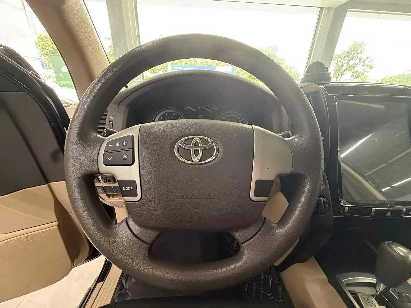 Toyota Land Cruiser 2014 — Photo 7/16