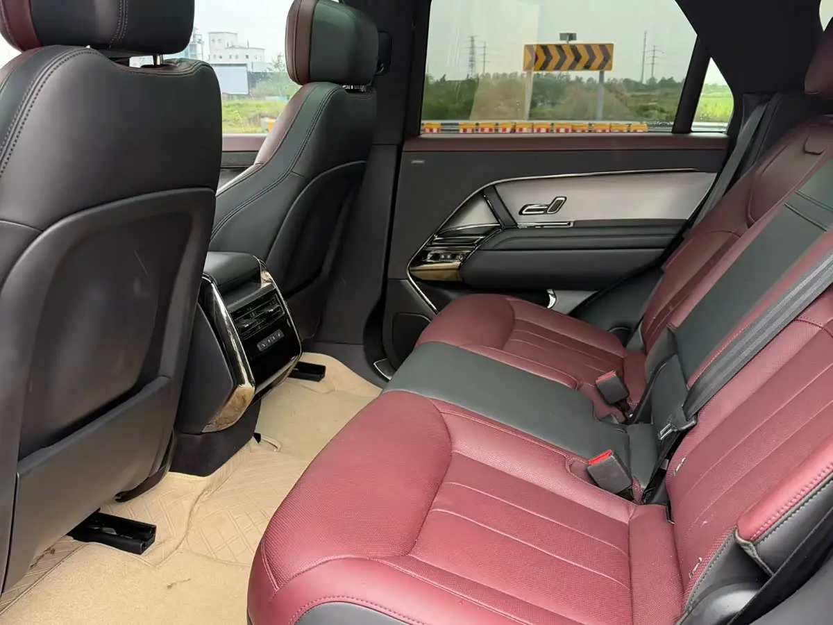 Land Rover Range Rover Sport 2024 — Photo 15/18