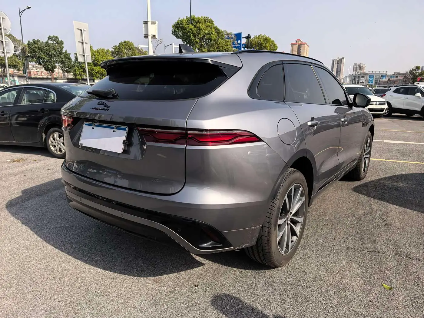 Jaguar F-PACE 2024 — Фото 4/16