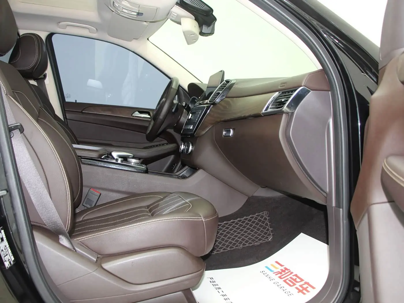Mercedes-Benz GLE 2017 — Photo 10/15