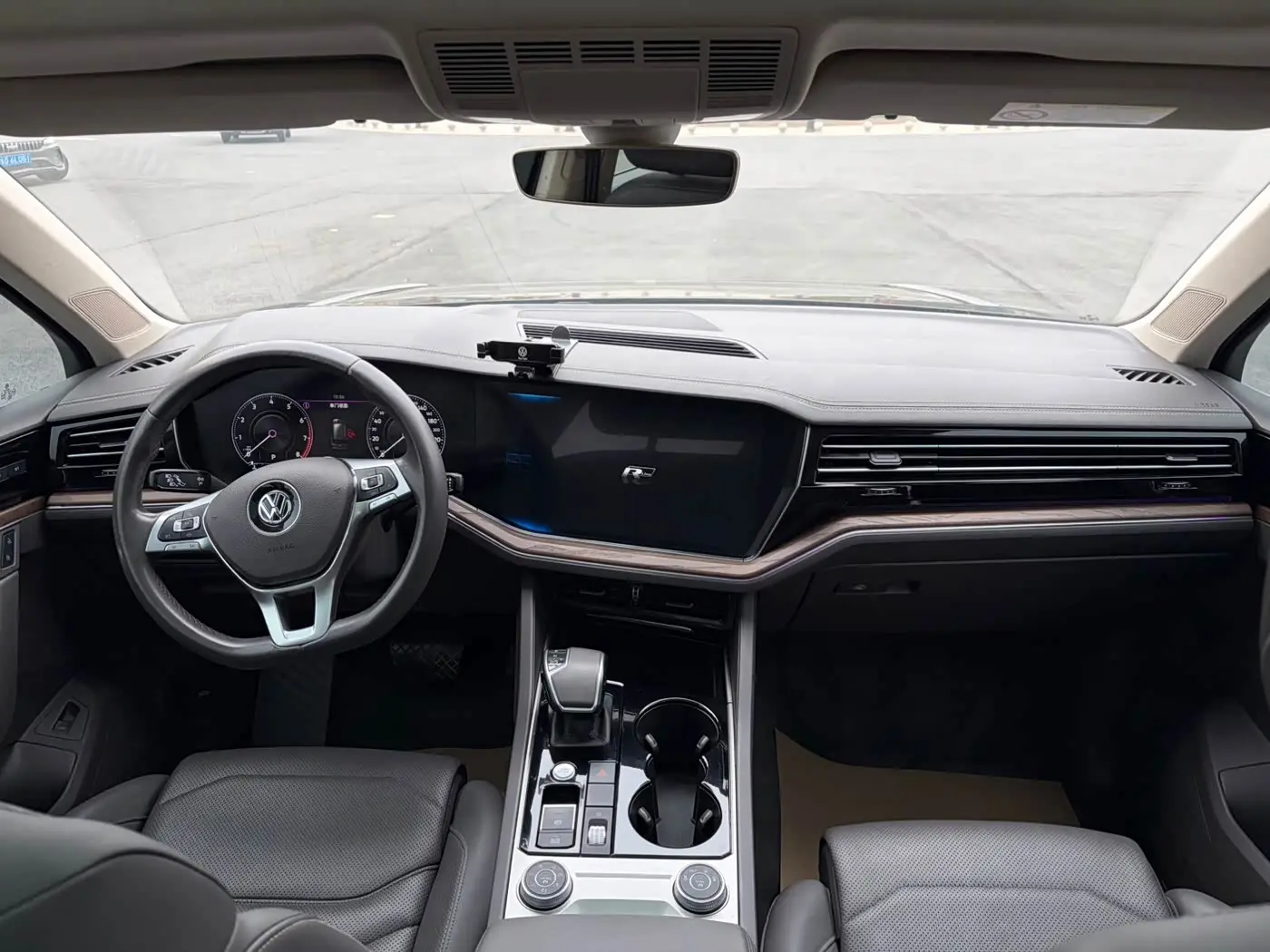 Volkswagen Touareg 2019 — ფოტო 10/14