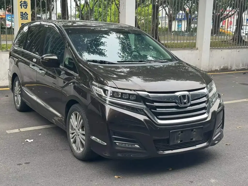 Honda Elysion 2018 — Photo 2/9