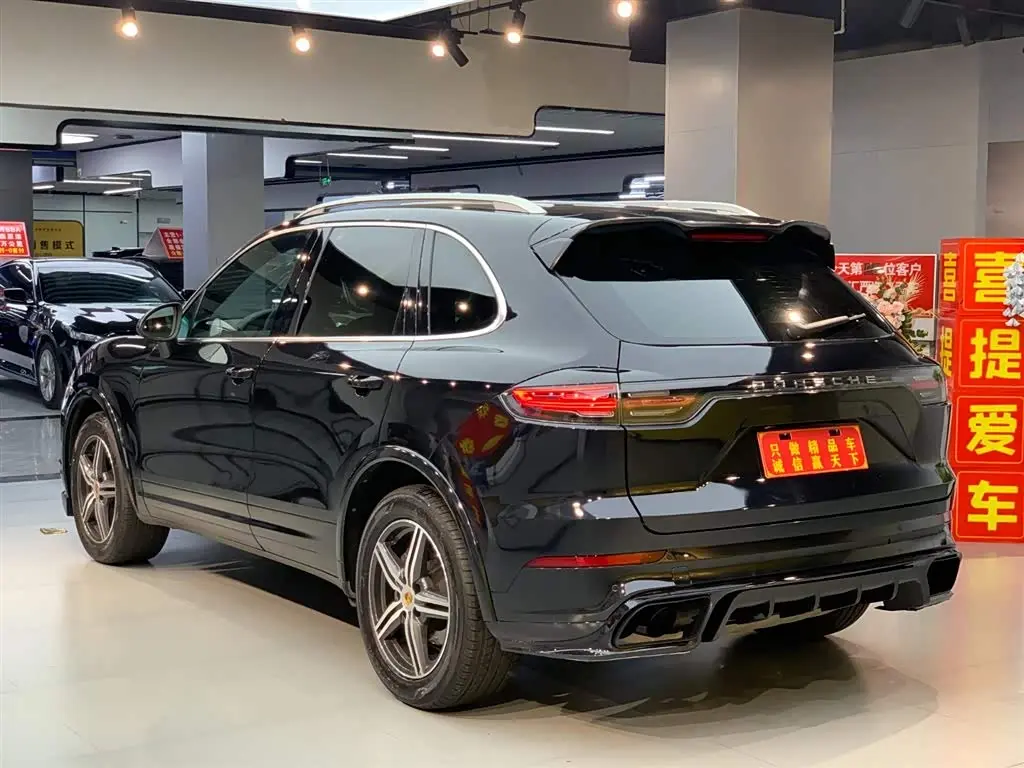Porsche Cayenne 2012 — Photo 6/20