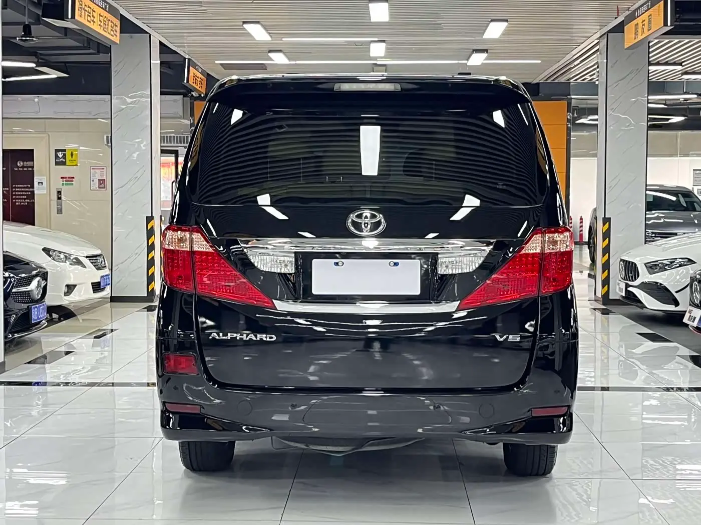 Toyota Alphard 2011 — Фото 6/14