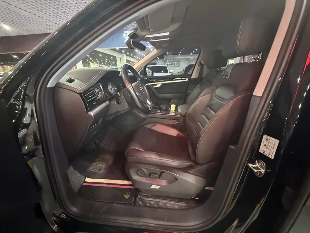 Volkswagen Touareg 2020 — Photo 13/14