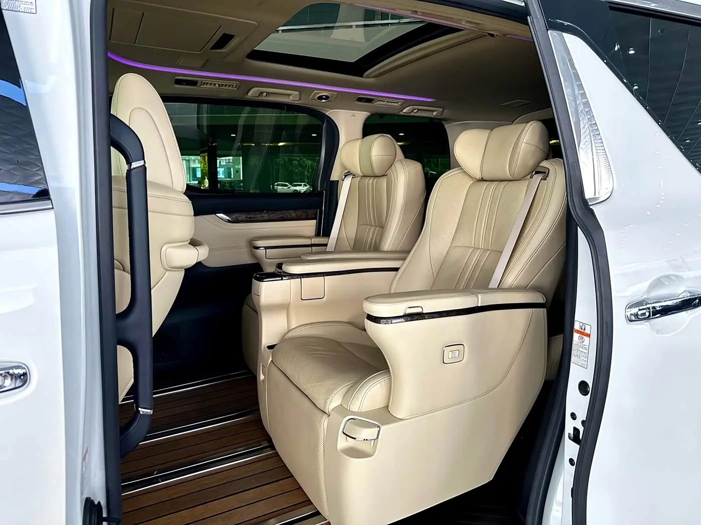 Toyota Alphard 2020 — Photo 7/20