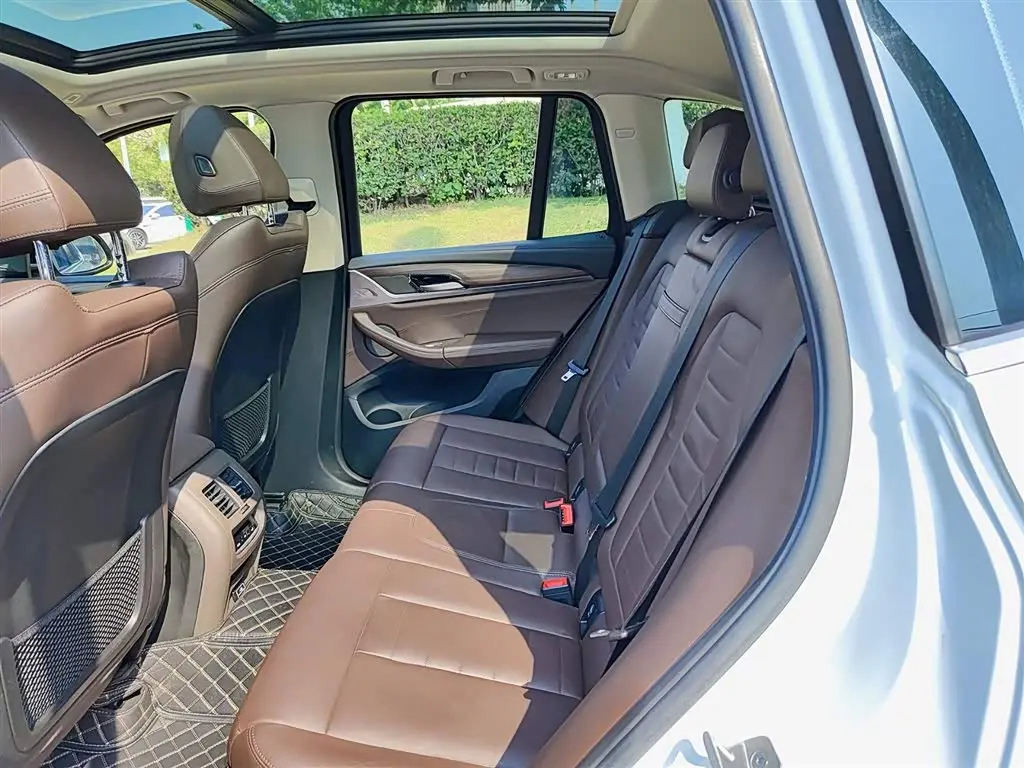 BMW X3 2021 — Photo 8/11