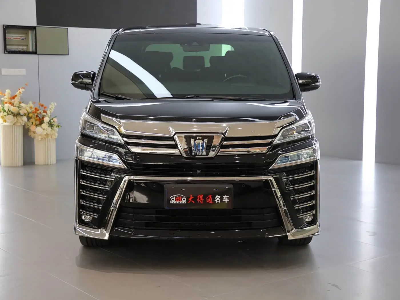 Toyota Vellfire 2021 — Photo 2/20