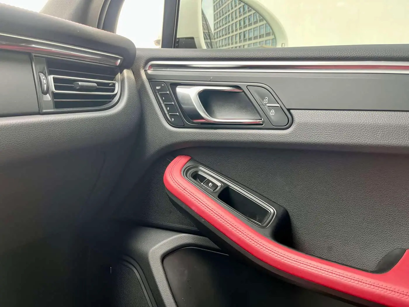 Porsche Macan 2022 — Фото 11/18