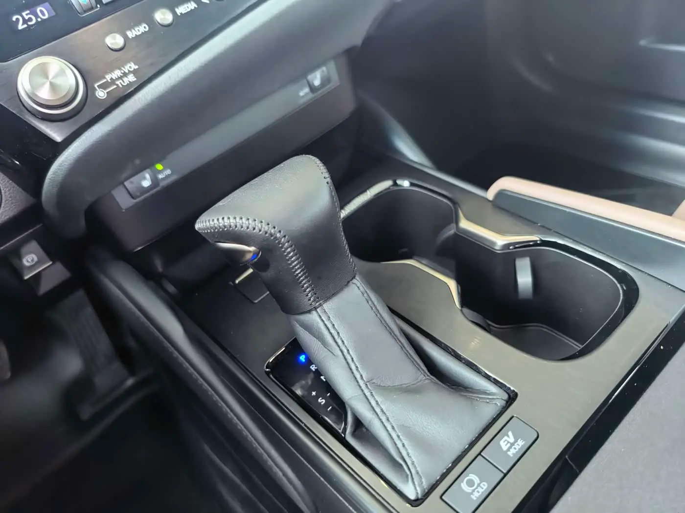 Lexus ES 2024 — Photo 10/12