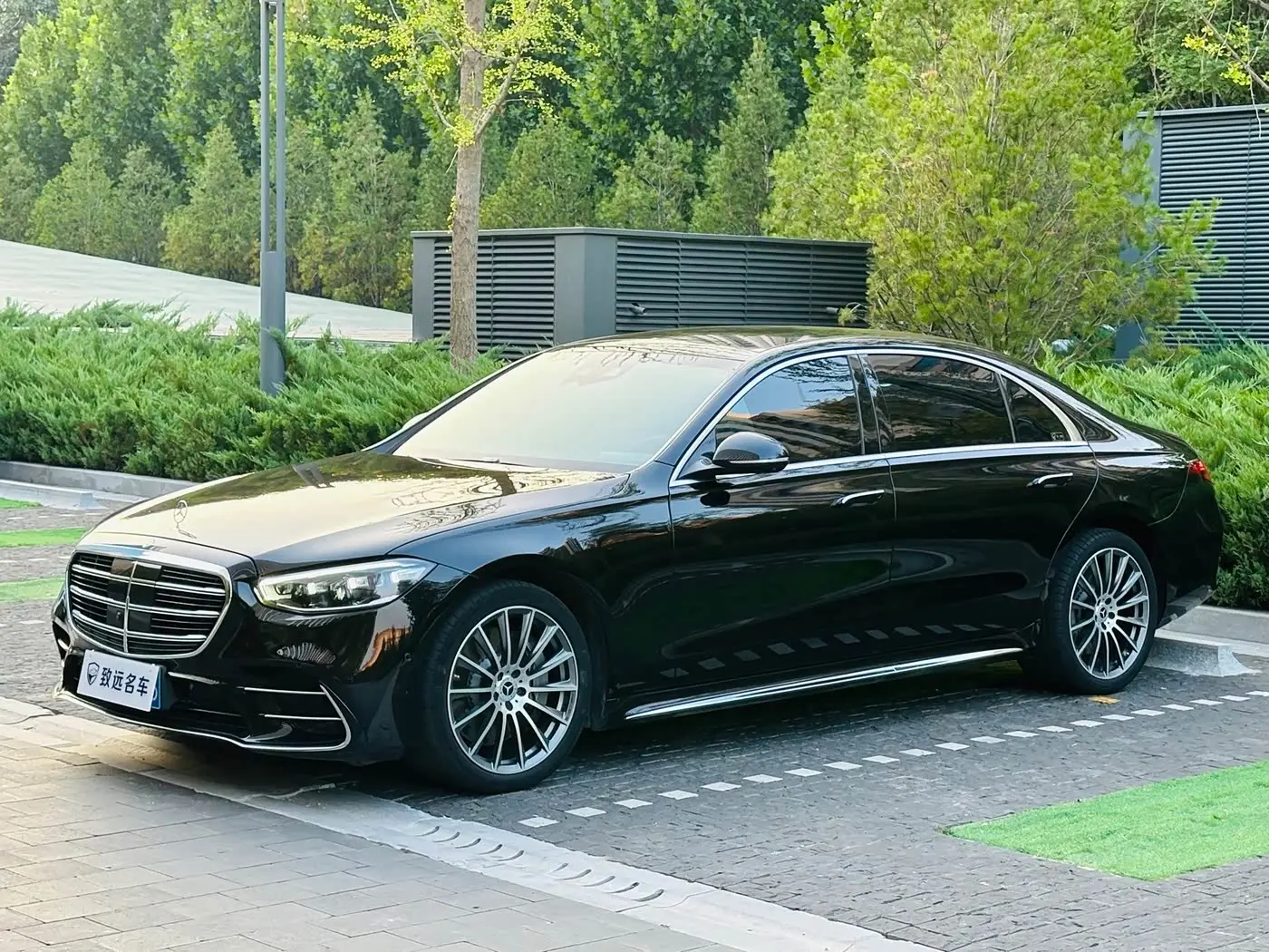 Mercedes-Benz S-Class 2022 — Photo 1/20