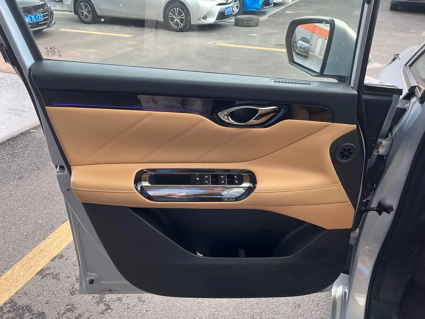 GAC Trumpchi Trumpchi E8 NEV 2024 — Фото 6/20