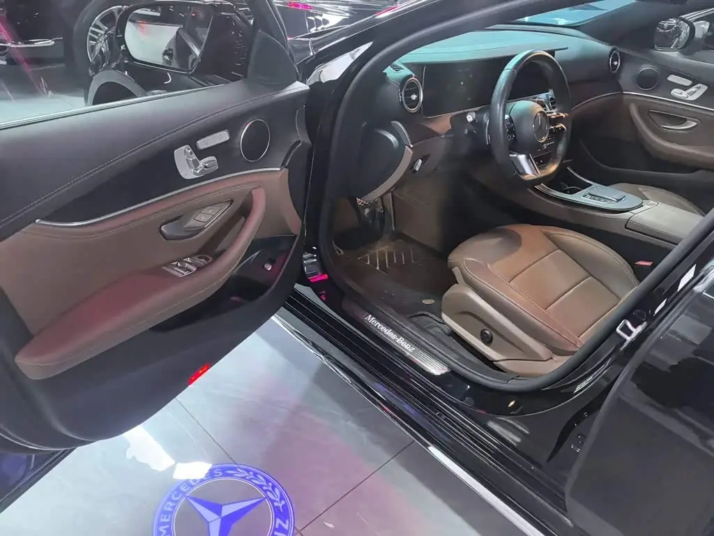 Mercedes-Benz E-Class 2023 — Photo 13/20