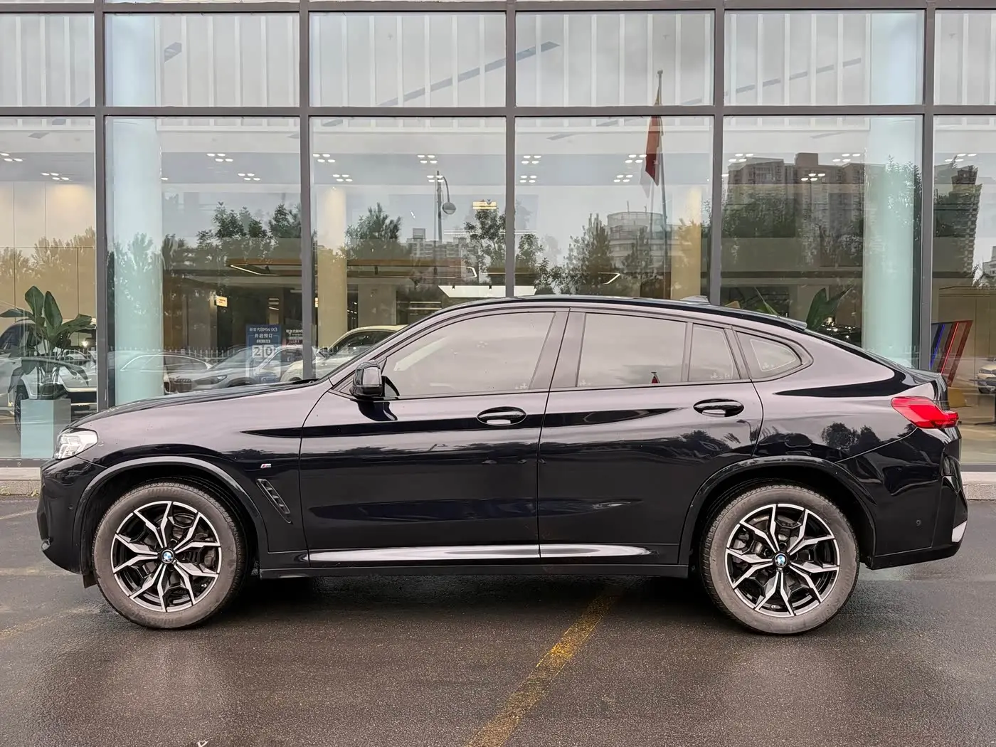 BMW X4 2023 — Фото 3/9