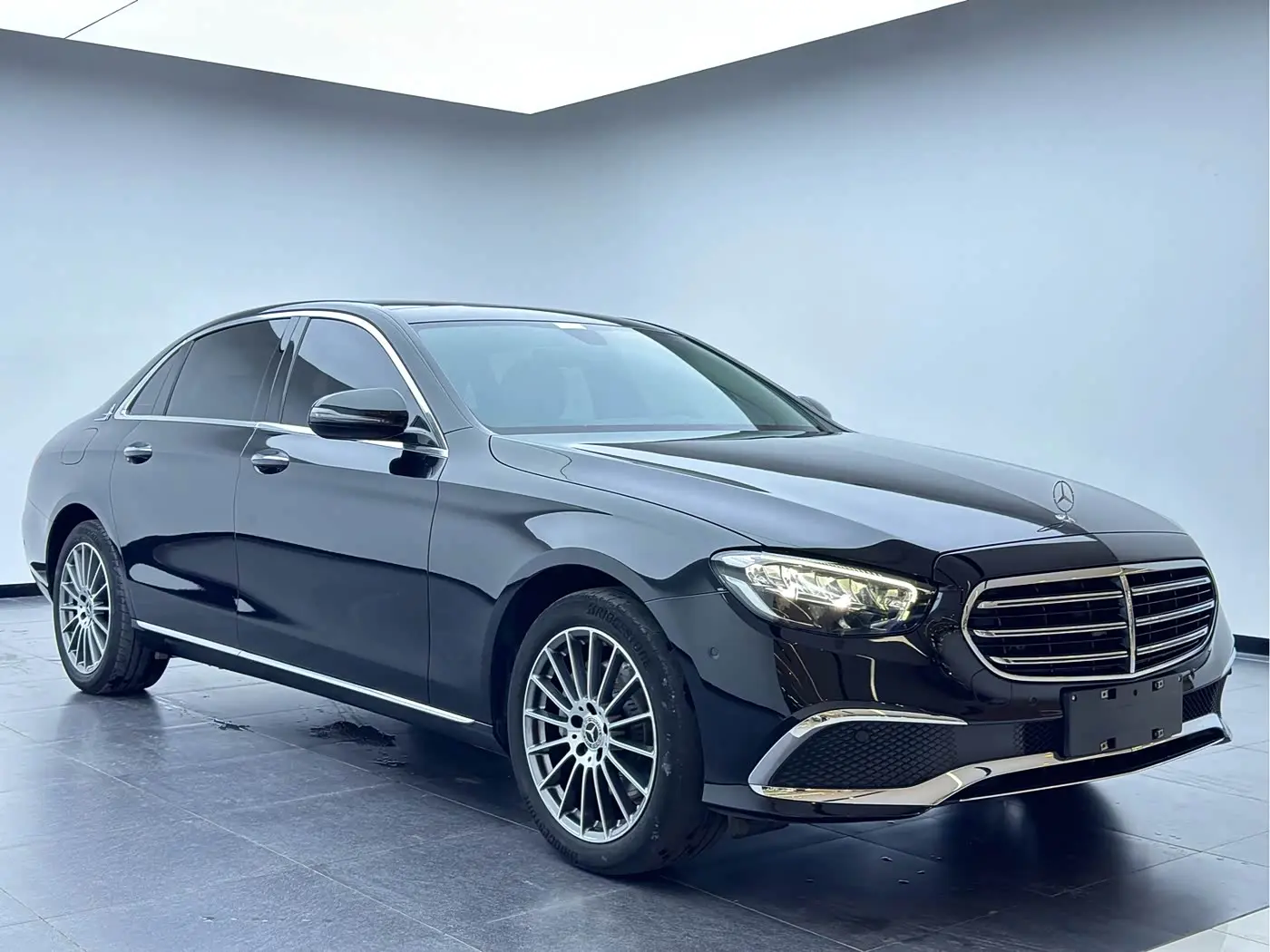 Mercedes-Benz E-Class 2023 — Photo 3/17