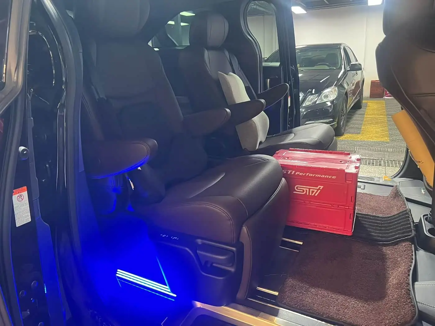 Toyota Granvia 2023 — Photo 6/9